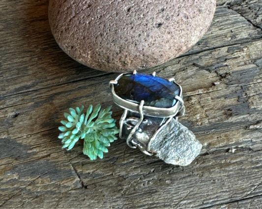 The Luna Blue Ring - Organic Prong Set Labradorite Statement Ring