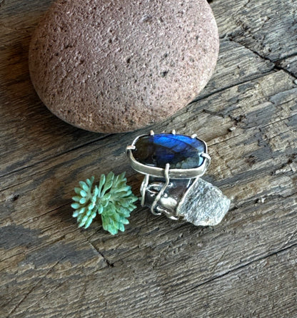 Luna Ring - Organic Prong Set Labradorite