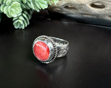 Load image into Gallery viewer, Spiney Oyster &amp; Sterling Silver Ring
