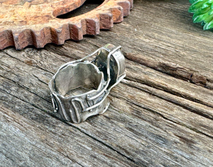 The Luna Blue Ring - Organic Prong Set Labradorite Statement Ring