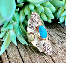 Load image into Gallery viewer, Turquoise And Gold Bronze Saddle Ring
