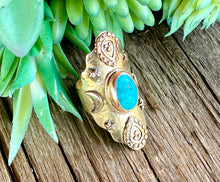 Load image into Gallery viewer, Turquoise And Gold Bronze Saddle Ring
